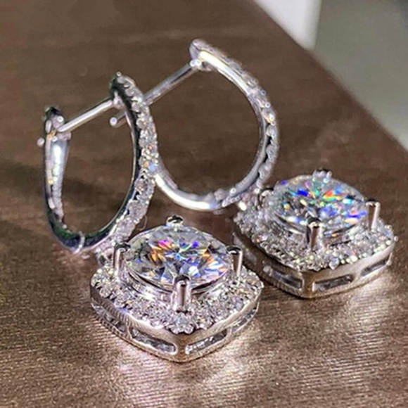 1 Pair Romantic Simulated Diamond Earrings 18K White Gold, Gorgeous. 3Ct.Total. - Picture 5 of 6